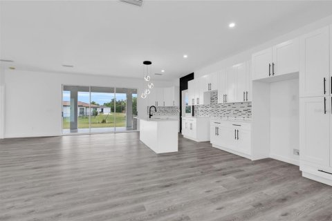 Villa ou maison à vendre à Port Charlotte, Floride: 4 chambres, 186.08 m2 № 1878092 - photo 8