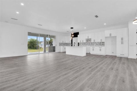 Villa ou maison à vendre à Port Charlotte, Floride: 4 chambres, 186.08 m2 № 1878092 - photo 5