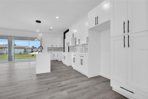 Villa ou maison à vendre à Port Charlotte, Floride: 4 chambres, 186.08 m2 № 1878092 - photo 7