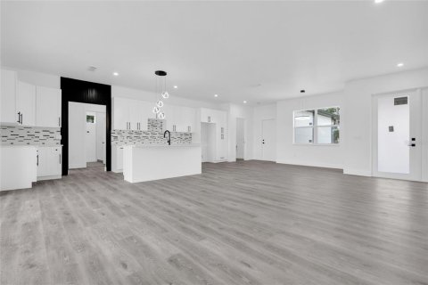 Villa ou maison à vendre à Port Charlotte, Floride: 4 chambres, 186.08 m2 № 1878092 - photo 6