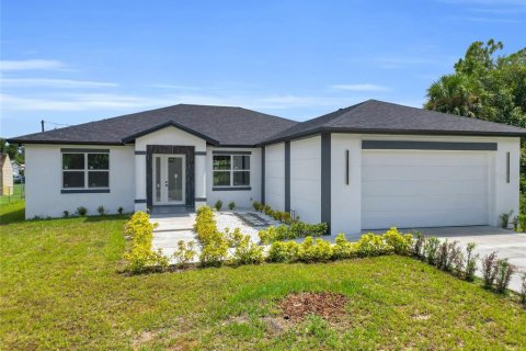Villa ou maison à vendre à Port Charlotte, Floride: 4 chambres, 186.08 m2 № 1878092 - photo 1