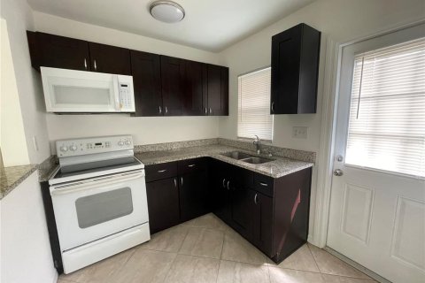 Villa ou maison à louer à Clearwater, Floride: 2 chambres, 63.82 m2 № 2413917 - photo 9