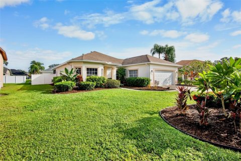 Villa ou maison à vendre à Bradenton, Floride: 3 chambres, 155.8 m2 № 2411500 - photo 2