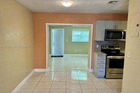 House in Miramar, Florida 3 bedrooms № 2044509 - photo 5