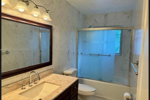 House in Miramar, Florida 3 bedrooms № 2044509 - photo 11