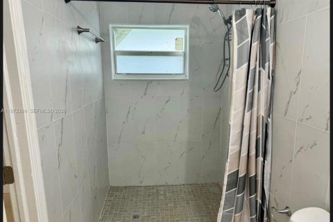 House in Miramar, Florida 3 bedrooms № 2044509 - photo 9