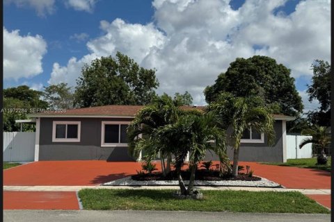 House in Miramar, Florida 3 bedrooms № 2044509