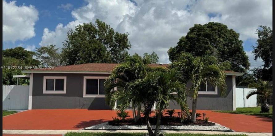 House in Miramar, Florida 3 bedrooms № 2044509
