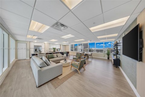 Купить кондоминиум в Майами, Флорида 2 спальни, 76.27м2, № 2048588 - фото 22