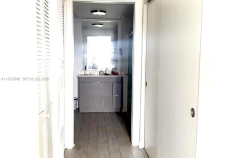 Copropriété à vendre à Miami, Floride: 2 chambres, 76.27 m2 № 2048588 - photo 10