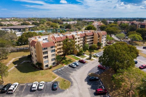 Condo in Lauderhill, Florida, 2 bedrooms № 2081064