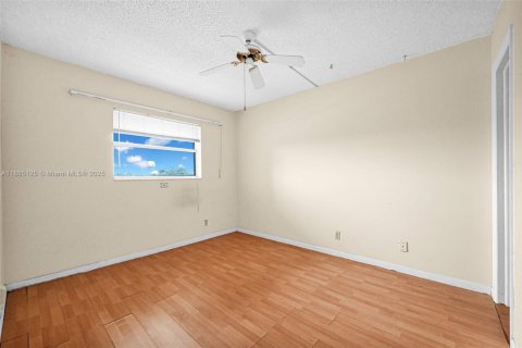 Condo in Deerfield Beach, Florida, 2 bedrooms  № 1930574 - photo 16