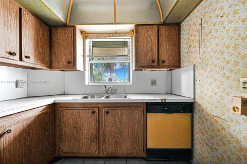 Condo in Deerfield Beach, Florida, 2 bedrooms  № 1930574 - photo 11