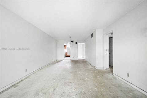 Condo in Deerfield Beach, Florida, 2 bedrooms  № 1930574 - photo 23