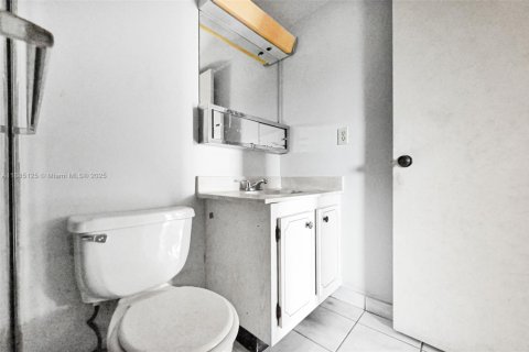 Condo in Deerfield Beach, Florida, 2 bedrooms  № 1930574 - photo 15