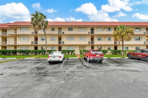 Condo in Deerfield Beach, Florida, 2 bedrooms  № 1930574 - photo 2
