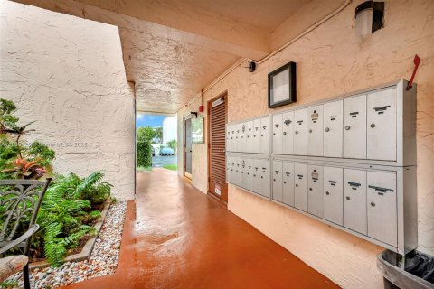 Condo in Deerfield Beach, Florida, 2 bedrooms  № 1930574 - photo 3