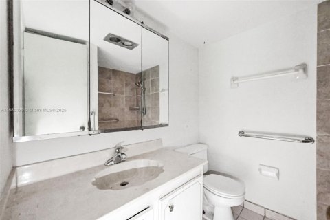 Condo in Deerfield Beach, Florida, 2 bedrooms  № 1930574 - photo 30