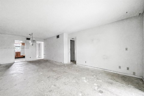 Condo in Deerfield Beach, Florida, 2 bedrooms  № 1930574 - photo 22