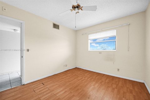 Condo in Deerfield Beach, Florida, 2 bedrooms  № 1930574 - photo 19