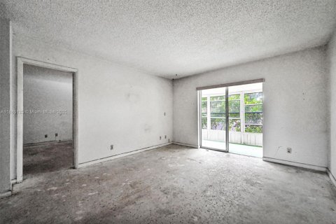 Condo in Deerfield Beach, Florida, 2 bedrooms  № 1930574 - photo 24