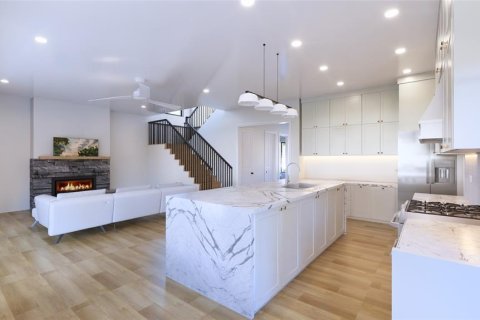 House in Tampa, Florida 5 bedrooms, 380.34 sq.m. № 1537144 - photo 6