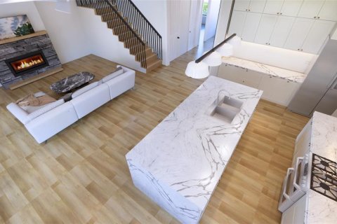 House in Tampa, Florida 5 bedrooms, 380.34 sq.m. № 1537144 - photo 7