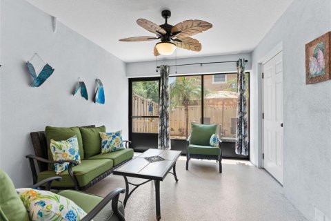 Townhouse in New Port Richey, Florida 3 bedrooms, 158.86 sq.m. № 1883755 - photo 8