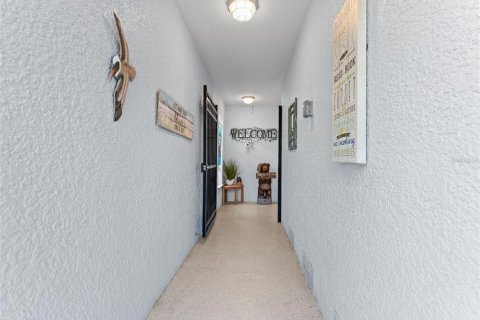 Townhouse in New Port Richey, Florida 3 bedrooms, 158.86 sq.m. № 1883755 - photo 5