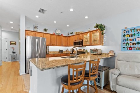 Townhouse in New Port Richey, Florida 3 bedrooms, 158.86 sq.m. № 1883755 - photo 12