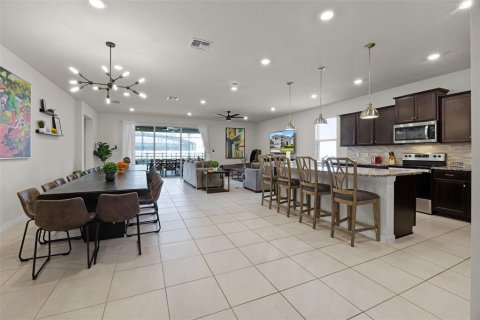 House in Davenport, Florida 8 bedrooms, 374.95 sq.m. № 1908996 - photo 14