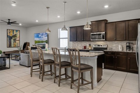 House in Davenport, Florida 8 bedrooms, 374.95 sq.m. № 1908996 - photo 12