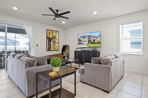 House in Davenport, Florida 8 bedrooms, 374.95 sq.m. № 1908996 - photo 7