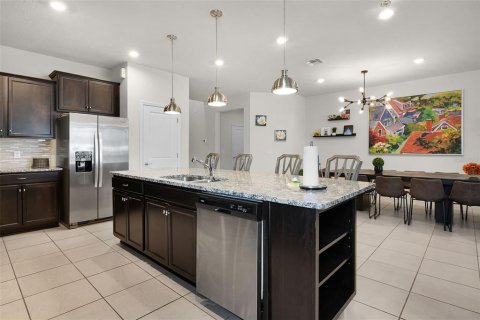 House in Davenport, Florida 8 bedrooms, 374.95 sq.m. № 1908996 - photo 9