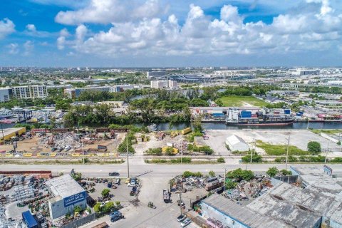 Propiedad comercial en venta en Miami, Florida № 1790862 - foto 5