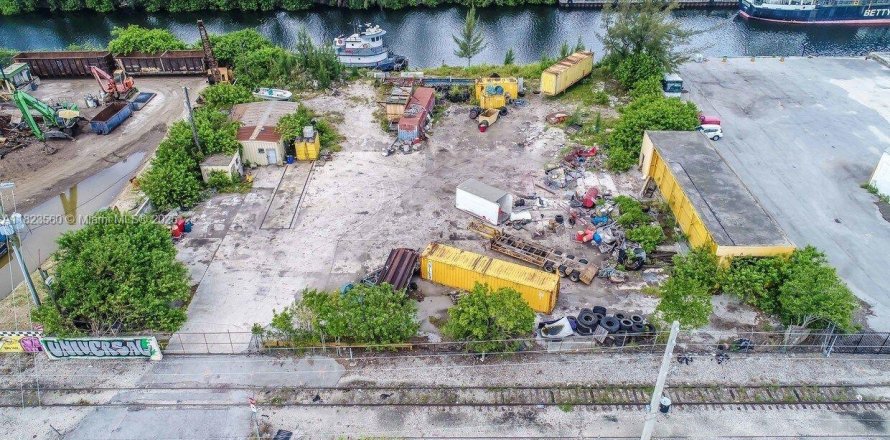 Propiedad comercial en Miami, Florida № 1790862