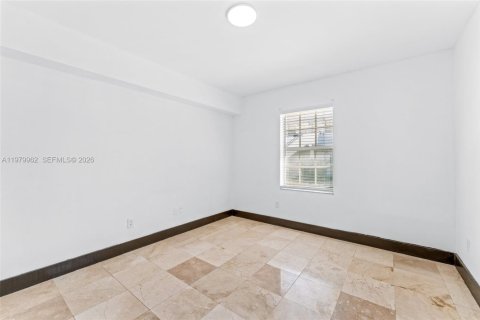 Снять в аренду квартиру в Майами, Флорида 1 спальня, 49.89м2, № 2043653 - фото 16