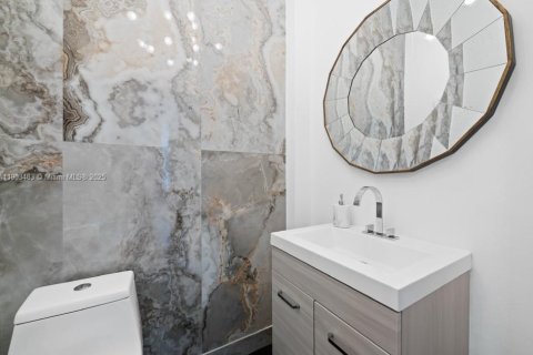 Villa ou maison à louer à Miami, Floride: 4 chambres, 312.15 m2 № 1954598 - photo 13