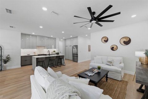 Casa en venta en Tampa, Florida, 5 dormitorios, 278.8 m2 № 2213977 - foto 25