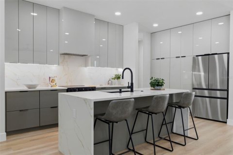Casa en venta en Tampa, Florida, 5 dormitorios, 278.8 m2 № 2213977 - foto 14
