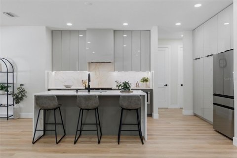 Casa en venta en Tampa, Florida, 5 dormitorios, 278.8 m2 № 2213977 - foto 13