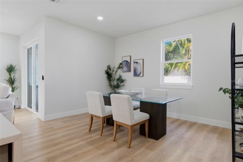 Casa en venta en Tampa, Florida, 5 dormitorios, 278.8 m2 № 2213977 - foto 28