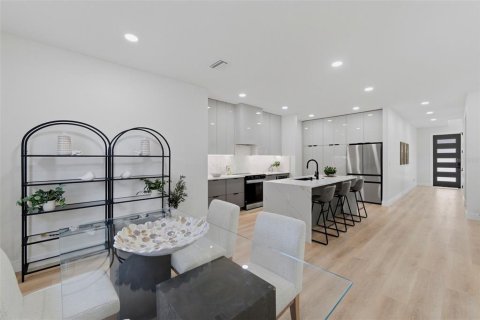 Casa en venta en Tampa, Florida, 5 dormitorios, 278.8 m2 № 2213977 - foto 29