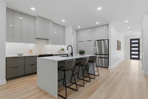 Casa en venta en Tampa, Florida, 5 dormitorios, 278.8 m2 № 2213977 - foto 15