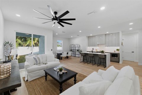 Casa en venta en Tampa, Florida, 5 dormitorios, 278.8 m2 № 2213977 - foto 26