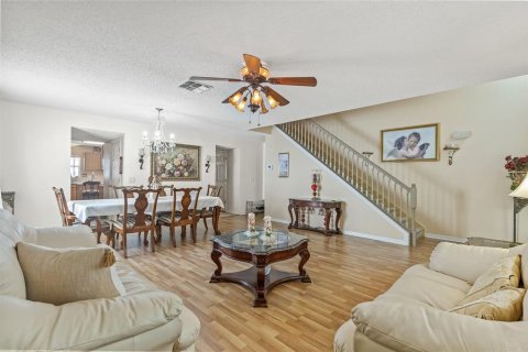 House in Riverview, Florida 4 bedrooms, 277.13 sq.m. № 1757661 - photo 5