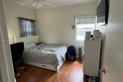 Townhouse in Hialeah, Florida 3 bedrooms, 136.94 sq.m. № 1949999 - photo 13