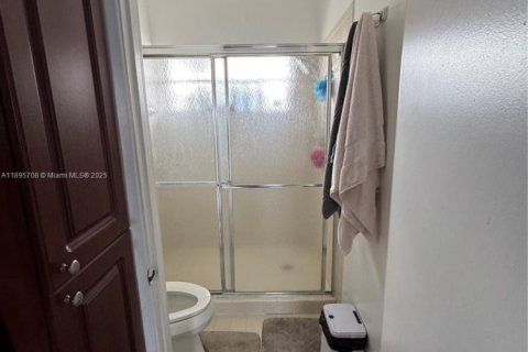 Townhouse in Hialeah, Florida 3 bedrooms, 136.94 sq.m. № 1949999 - photo 10