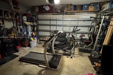 Townhouse in Hialeah, Florida 3 bedrooms, 136.94 sq.m. № 1949999 - photo 5