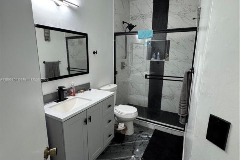 Townhouse in Hialeah, Florida 3 bedrooms, 136.94 sq.m. № 1949999 - photo 11